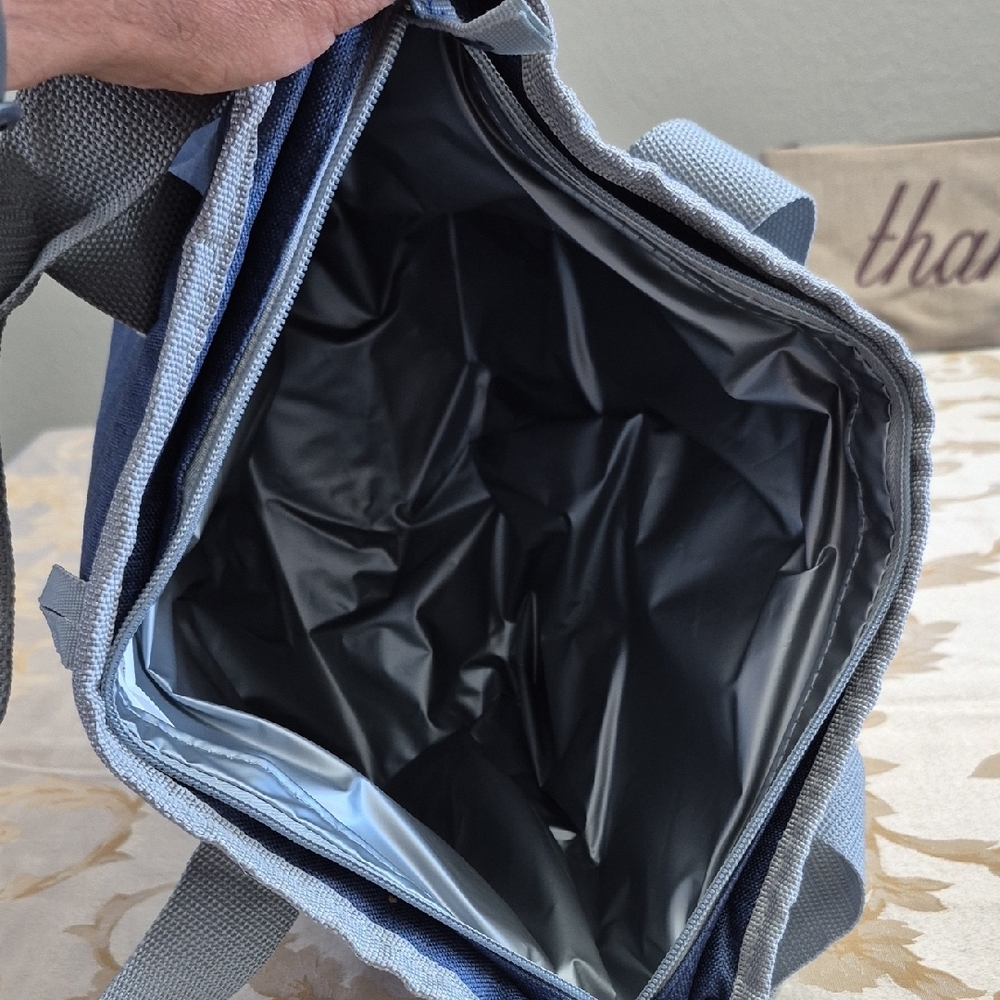 Starbucks New York mug and two Yankees Cooler bags - Picture 8 of 12